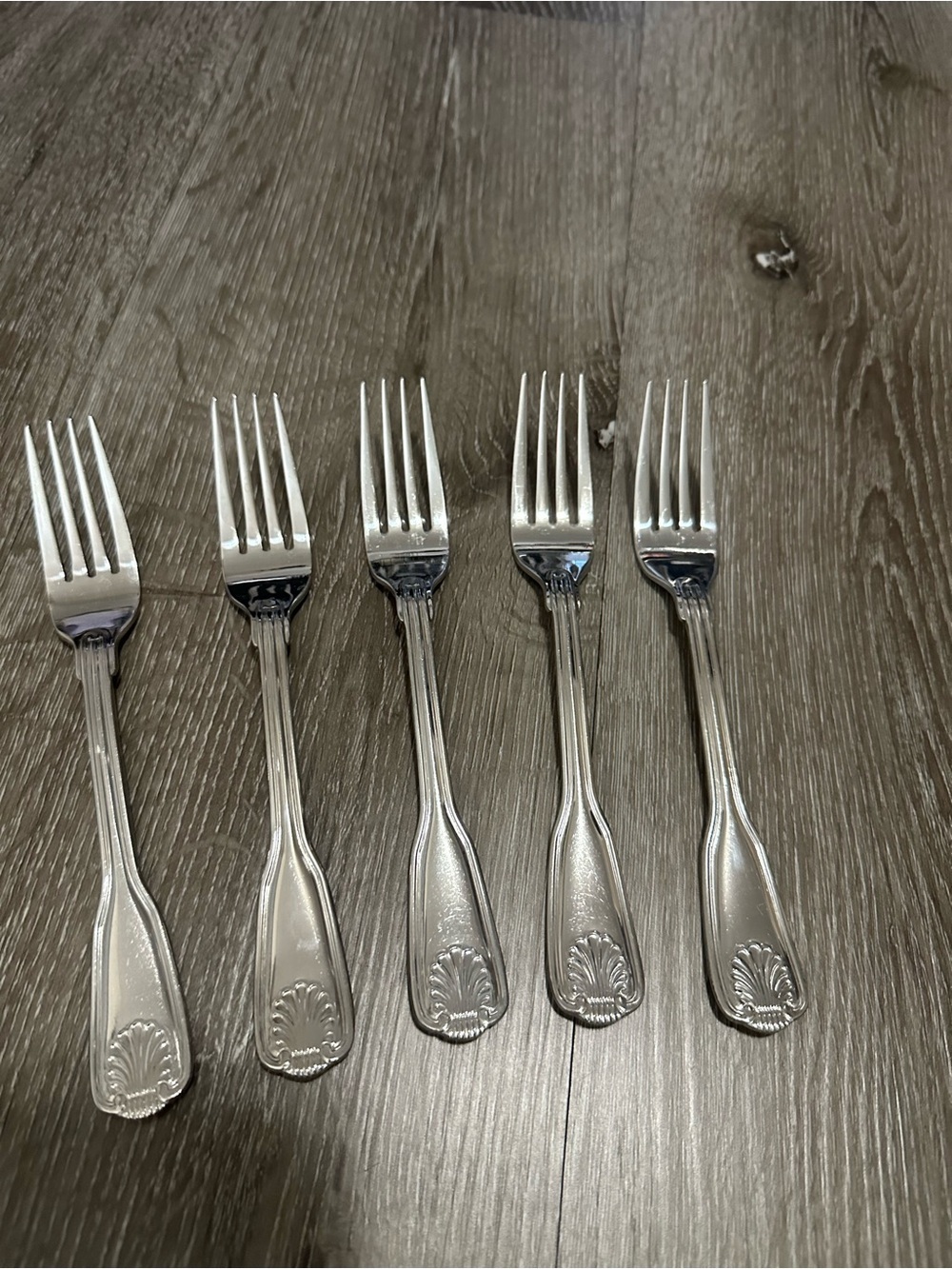 Classic Shell-Pattern Stainless Steel Flatware Set - Silver - Picture 5 of 10